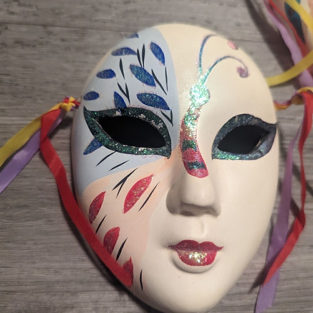 lot #104 Handmade set of 2 Ceramic Butterfly Mardi Gras Masks Glitter Decor - Picture 7 of 7